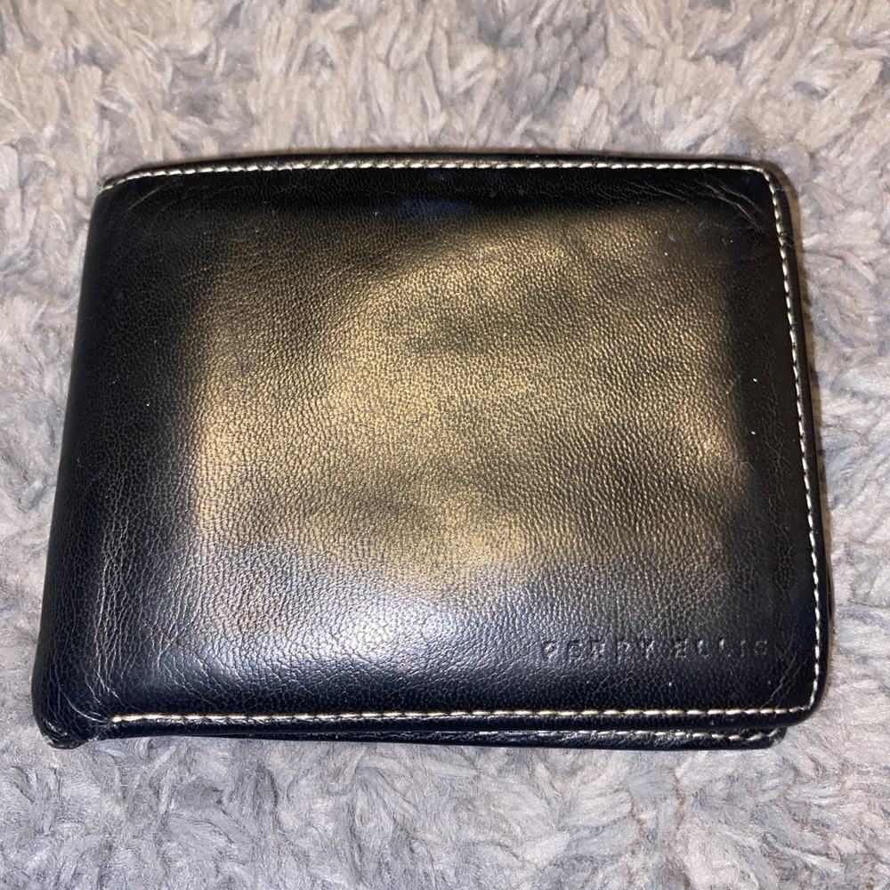 *PERRY ELLIS* GENUINE LEATHER WALLET